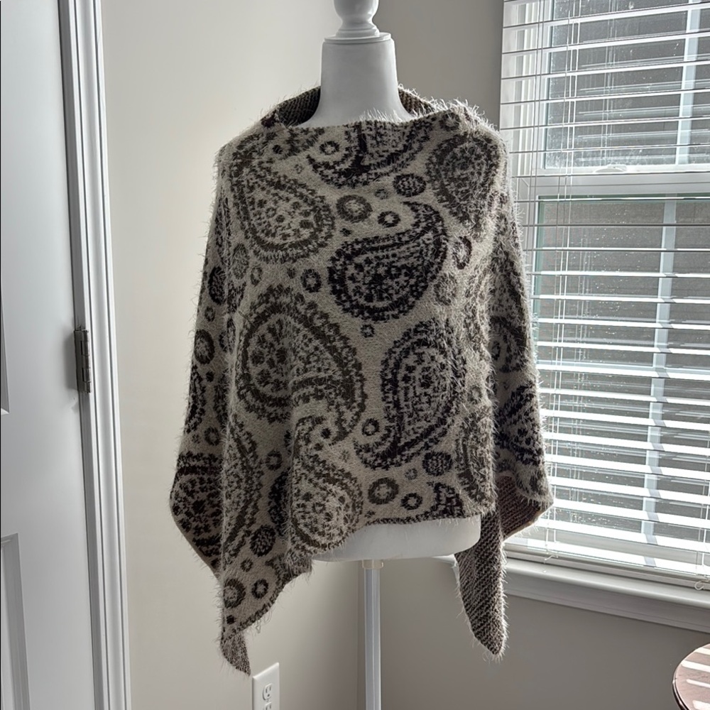 Chic Paisley Knit Poncho